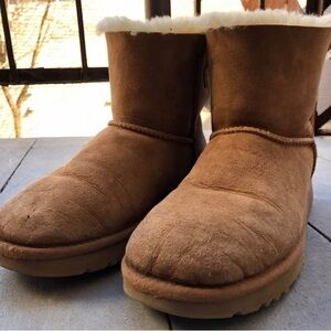 UGG Tan Boots with Shearling Lining and Bow size 7/38